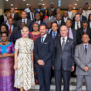 Kronprins Haakon understreket Den afrikanske unions sentrale rolle i talen sin. Her er Kronprinsparet sammen med representanter for unionen i deres hovedkvarter i Addis. Foto: Vidar Ruud / NTB scanpix